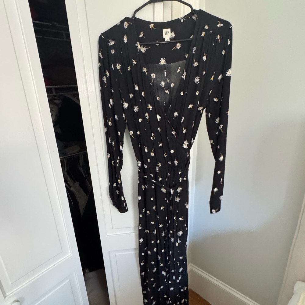 Gap v-neck long sleeve black and daisy jumpsuit